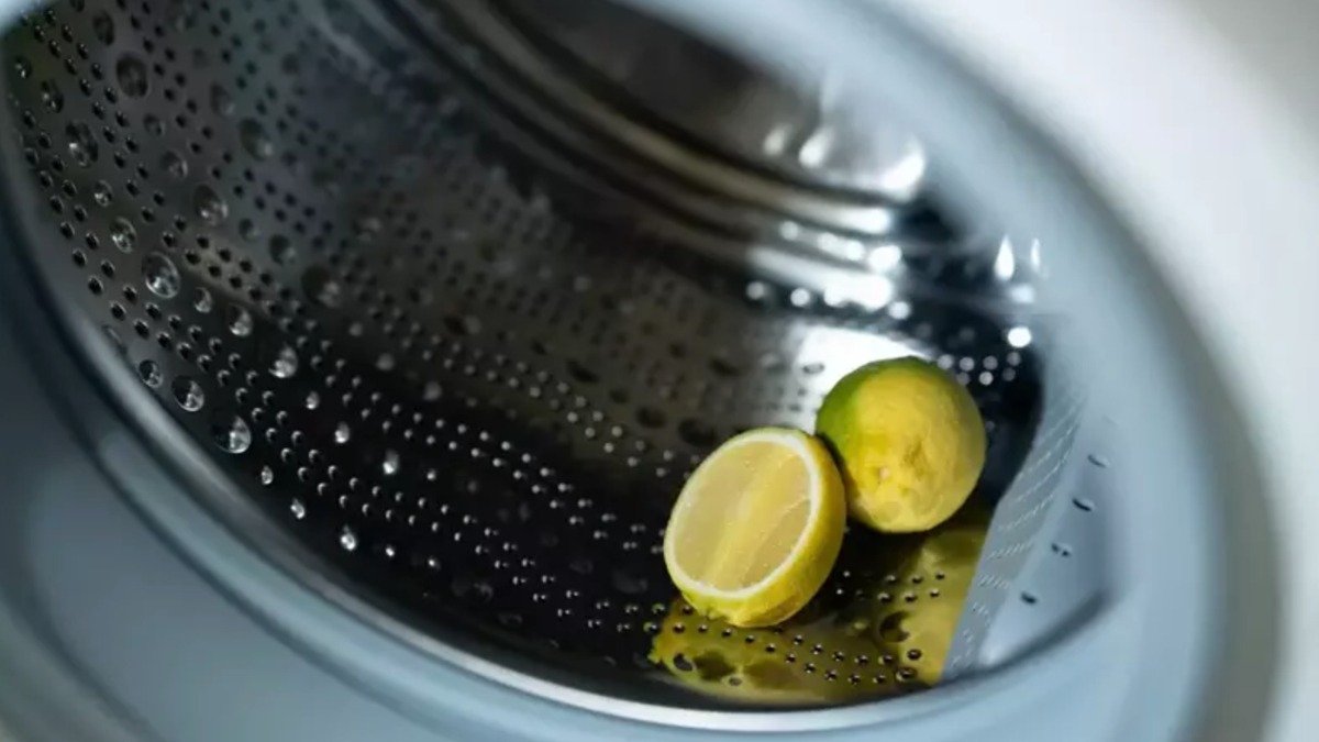 Proč prát bílé prádlo s citronovou šťávou a co to dělá? Je to prostě kouzlo