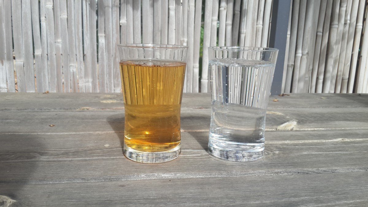 Připravte si nálev a umyjte jím sklo. Nezůstane jediná skvrna