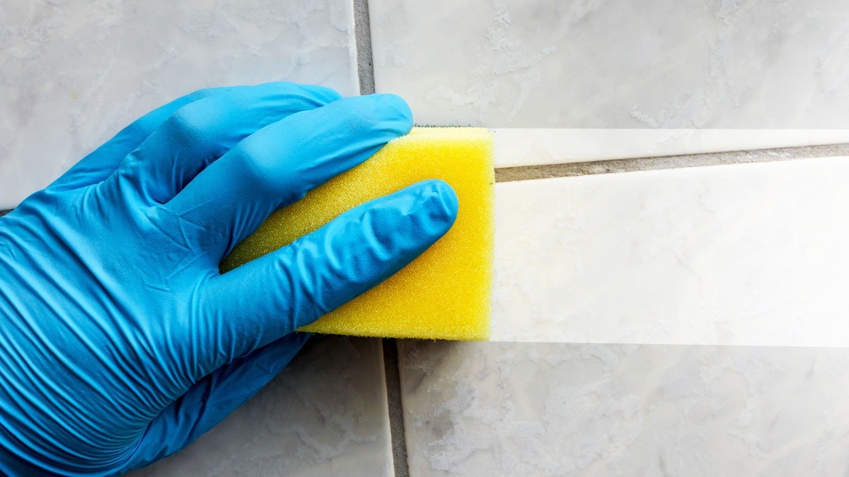 Překvapivá domácí směs obnoví lesk dlaždic během okamžiku