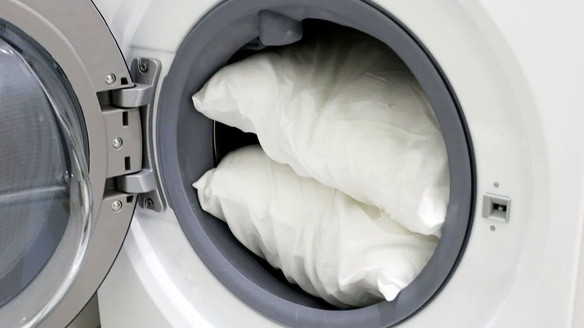 Žloutnutí mizí: jedna polévková lžíce a polštáře jsou opět oslnivě bílé