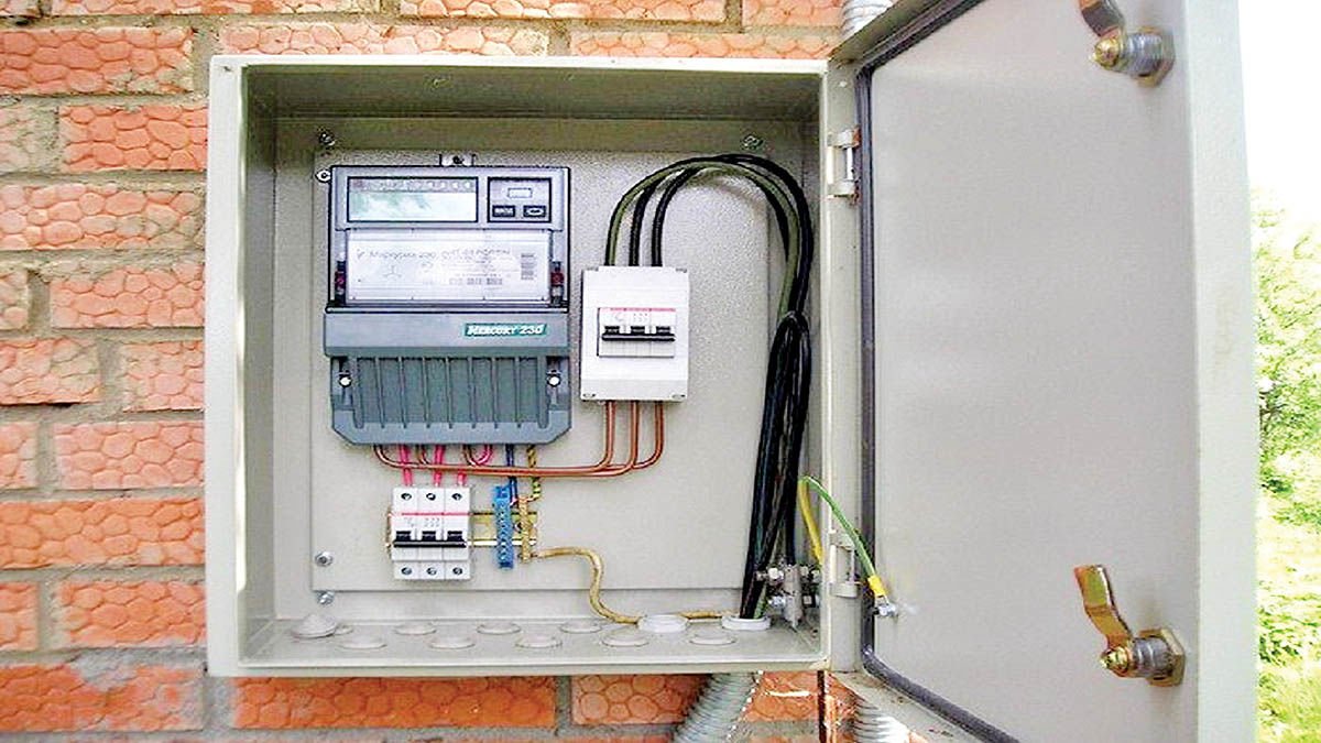 Připojení nového elektroměru je šíleně drahé: takhle na konci vyjde matematika