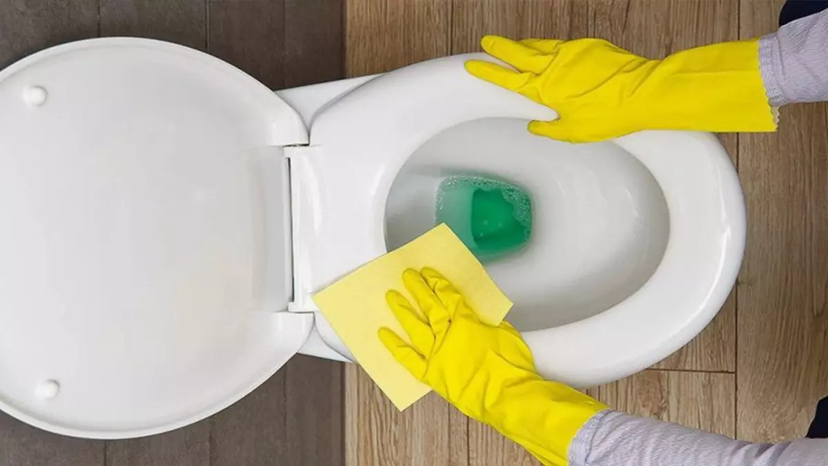 Žluté WC prkénko: jak ho znovu vybílit bez nutnosti kupovat nové