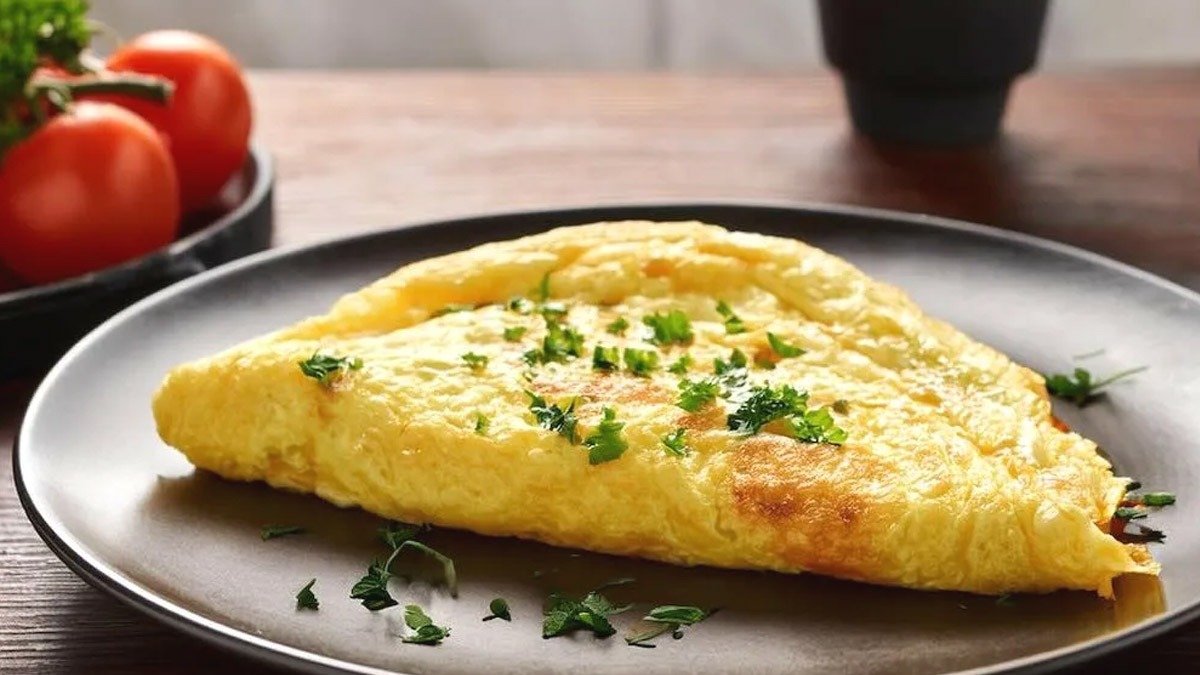 Jednoduchý trik pro dokonalou omeletu, která se nikdy nepřichytí k pánvi