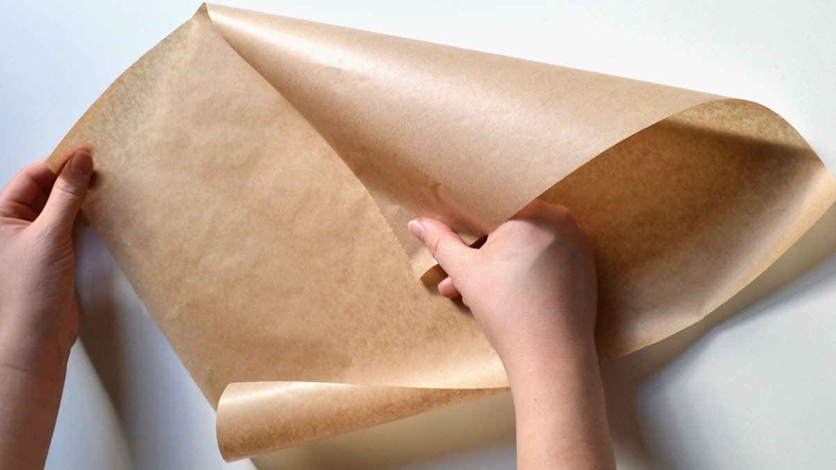 Odnesla jsem pečicí papír do koupelny. Řekla jsem, že tam nepatří, ale okamžitě jsem toho litovala