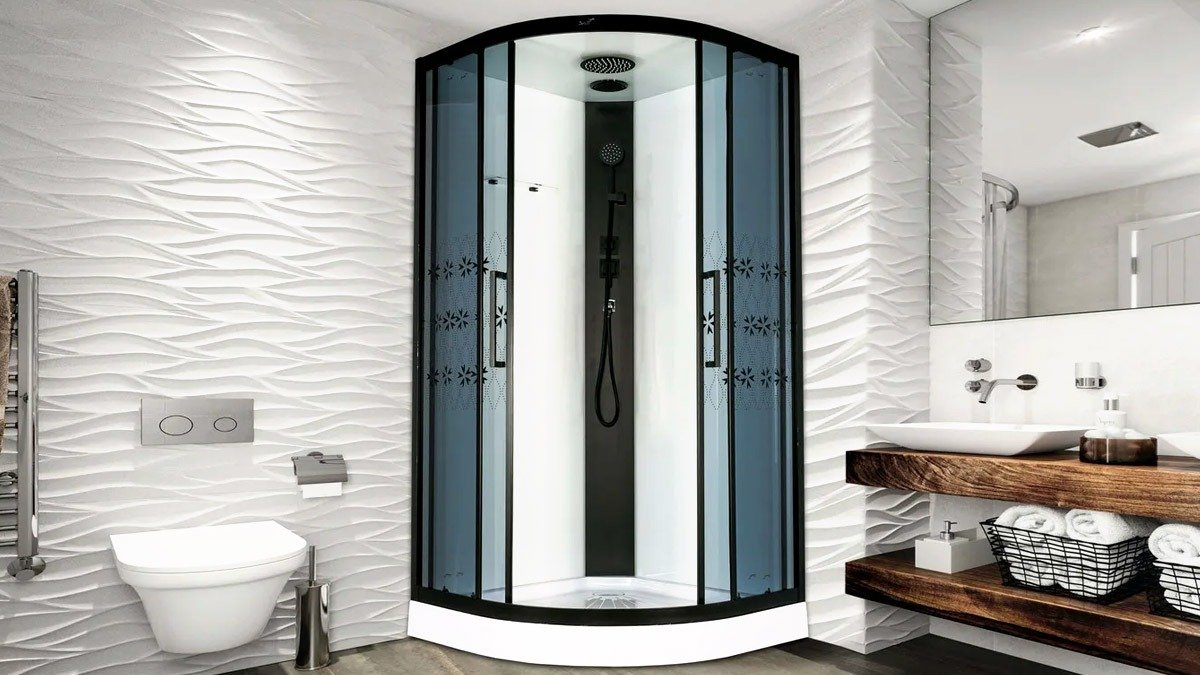 Konec italským sprchovým koutům, to je nový trend, který zkrášlí vaši koupelnu od roku 2026