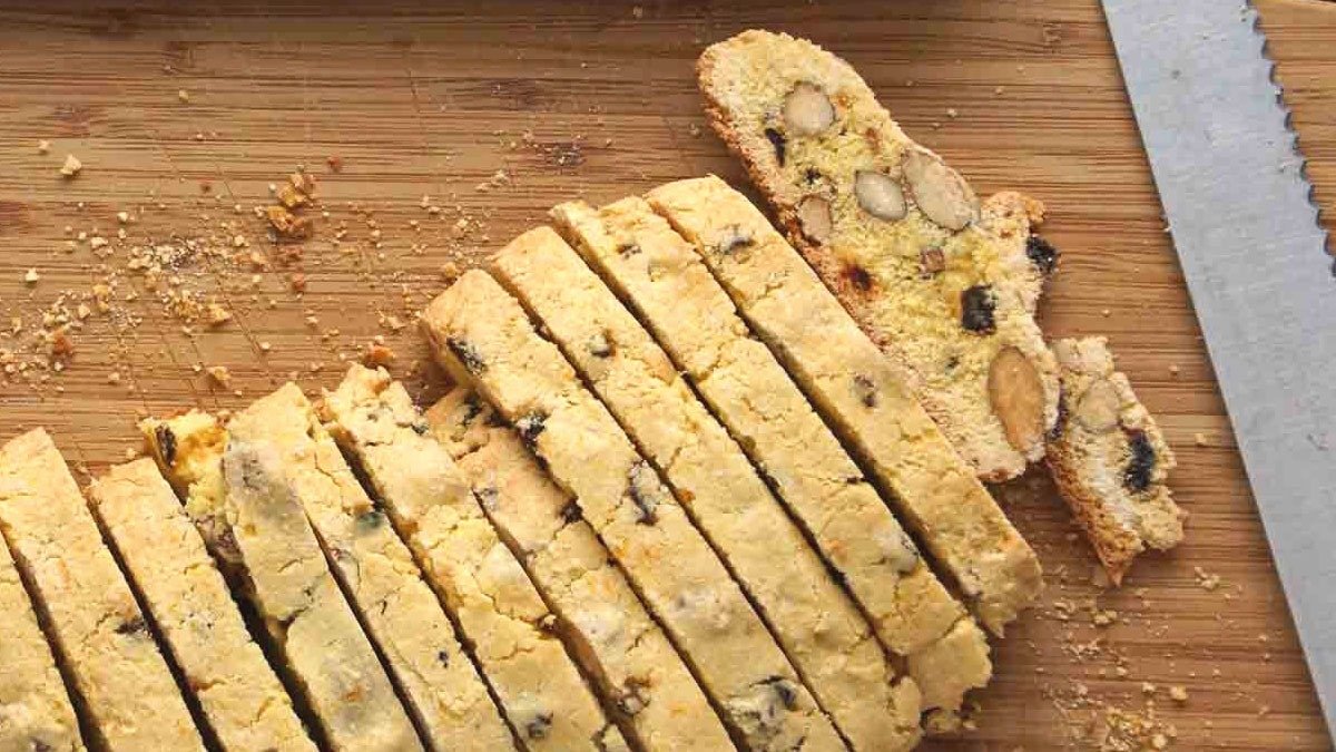 Italské biscotti se sušeným ovocem, mandlemi a ořechy 2 Italské biscotti se sušeným ovocem, mandlemi a ořechy