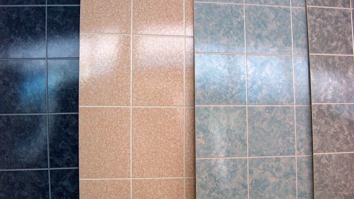 Keramické obklady jsou minulostí: tyto panely promění koupelny v roce 2026 rychle a stylově