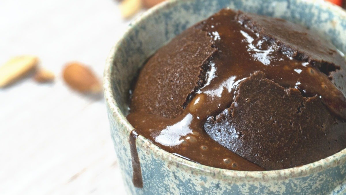 Čokoládový dortík v hrnku bez lepku a cukru