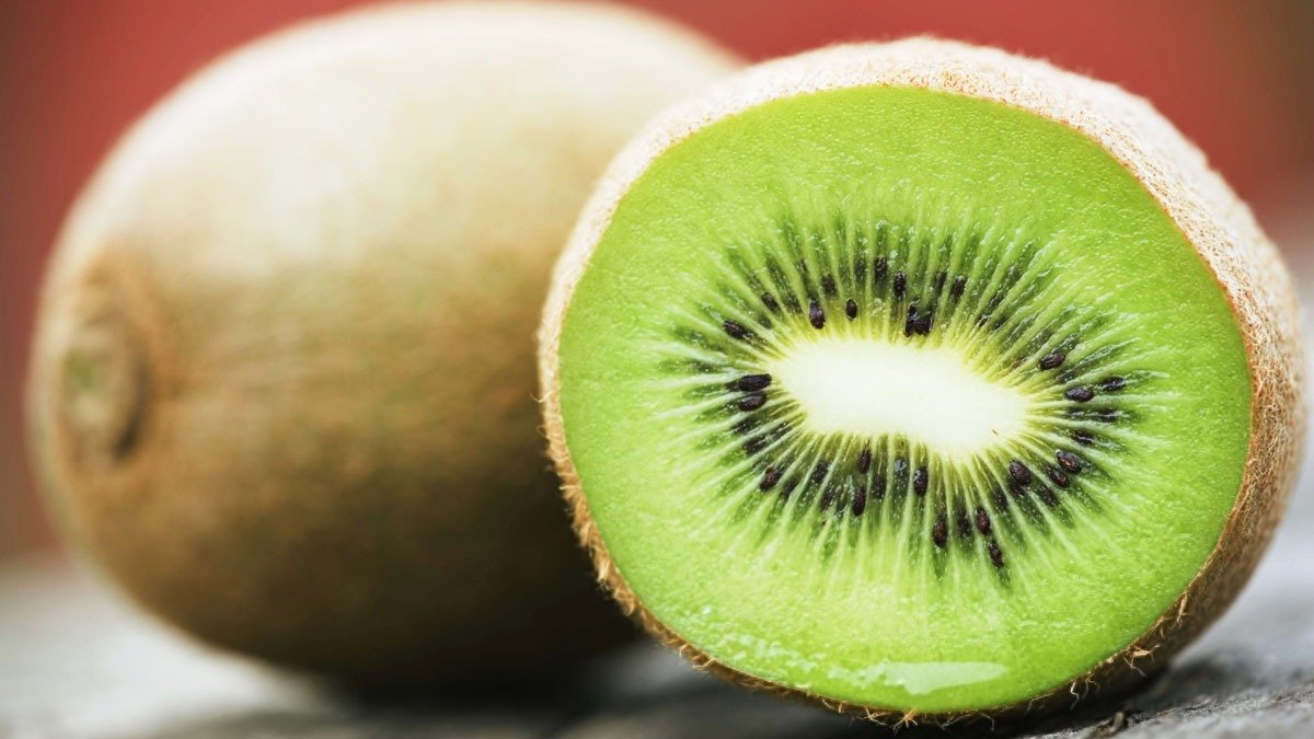 Nebudete tomu věřit, ale tohle kiwi dělá s naším tělem