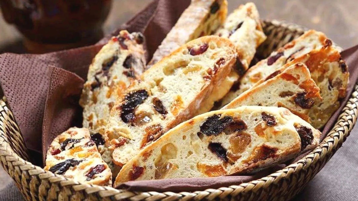 Italské biscotti se sušeným ovocem, mandlemi a ořechy