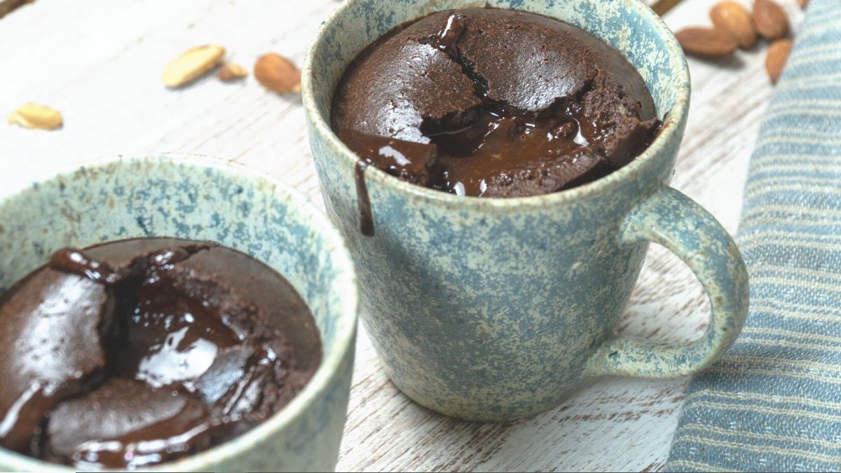 Čokoládový dortík v hrnku bez lepku a cukru