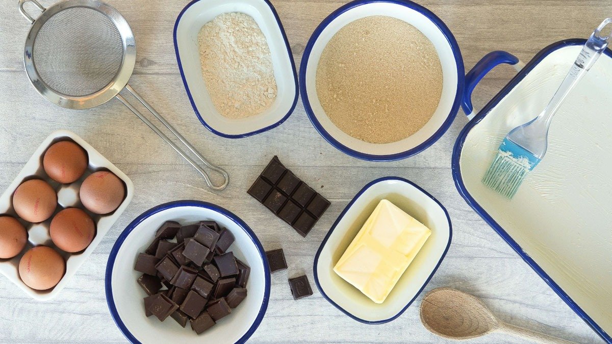 Zdravější brownie s lehkou a nadýchanou čokoládovou pěnou