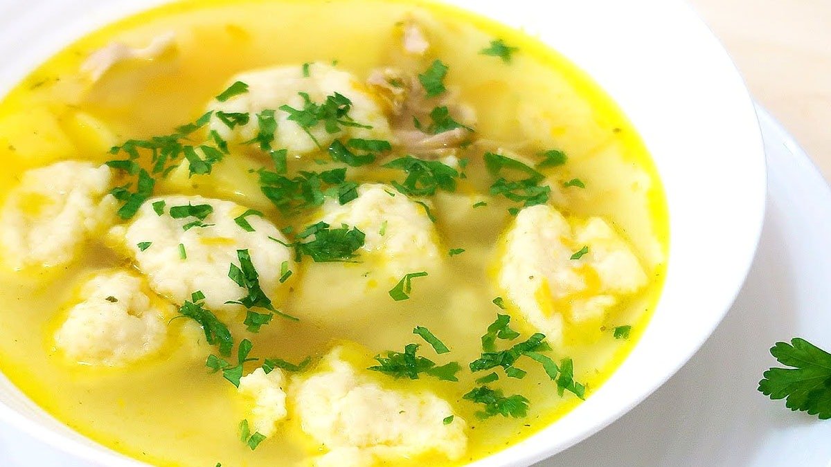 Horká polévka, prosím! Kuřecí polévka s krupicovými noky