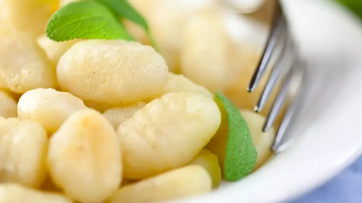 Horká polévka, prosím! Kuřecí polévka s krupicovými noky