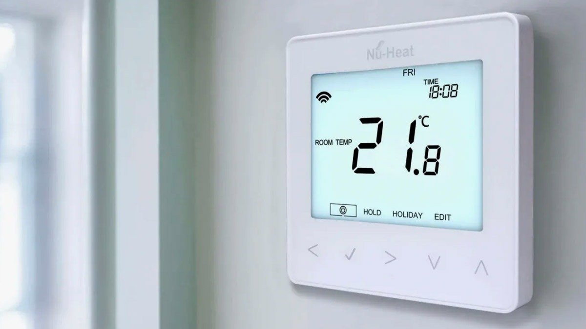 Nastavit topení na 26 stupňů je příliš naivní! Expert odhaluje „zlaté nastavení“ pro úsporu energie. Při špatném směru proudění zůstává teplo u stropu