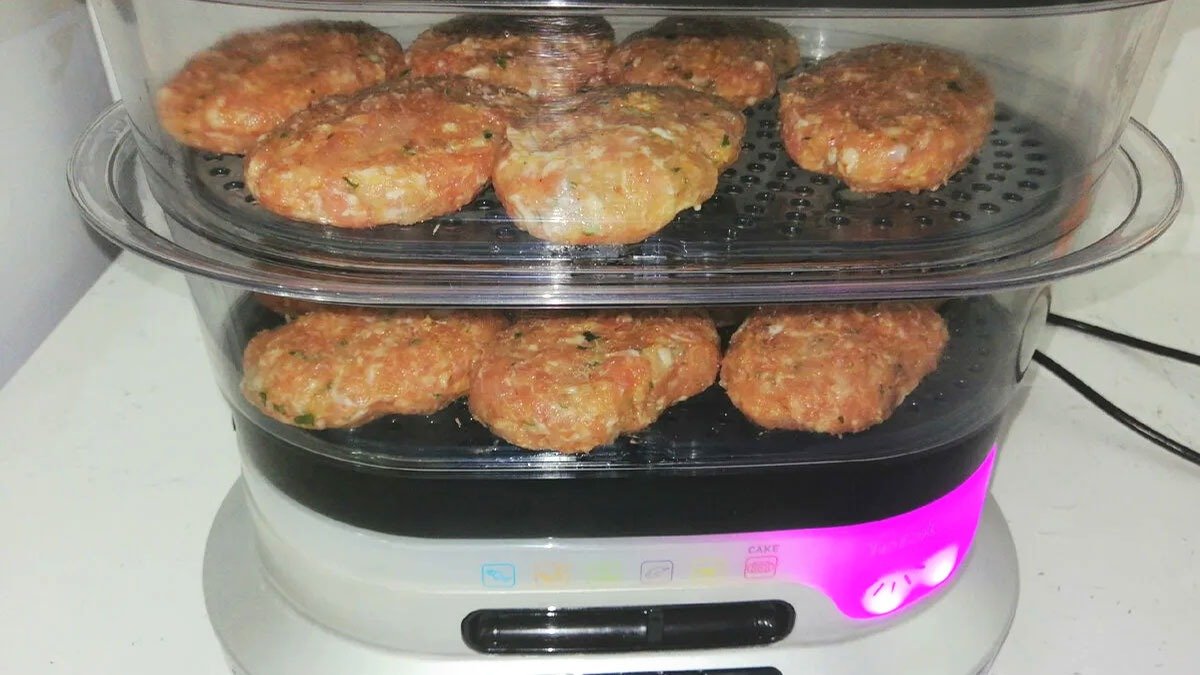 Mikrovlnky jsou minulostí: takhle se bude v roce 2026 ohřívat jídlo (a bude to mnohem lepší)