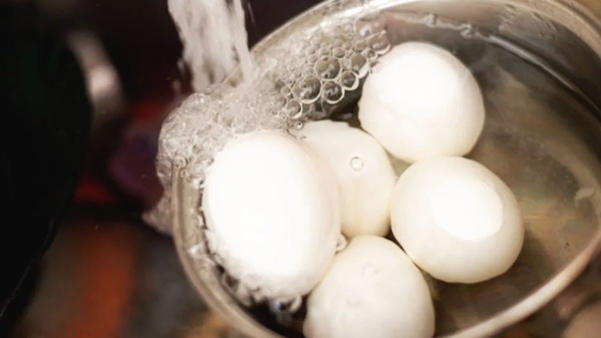 Proč profesionální kuchaři po varu vejce dál nevaří