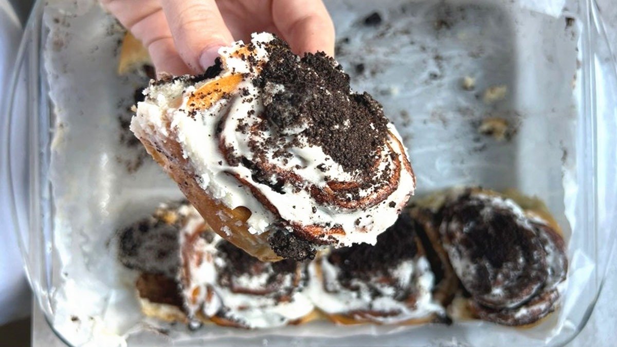 Dezert ve tvaru růžiček z Oreo sušenek