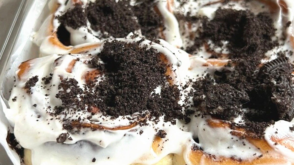 Dezert ve tvaru růžiček z Oreo sušenek