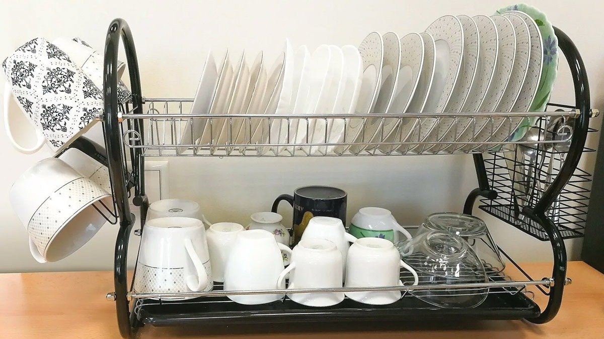 Konec tradiční sušáku na nádobí: nový „oblíbenec“ uvolní místo a zorganizuje kuchyni