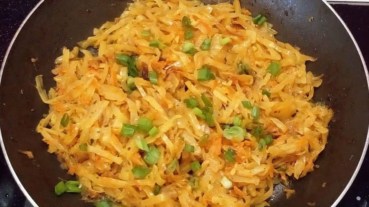 Ranní hit: rychlé těsto a náplň ze zelí s vejcem. Horké housky k snídani za 20 minut