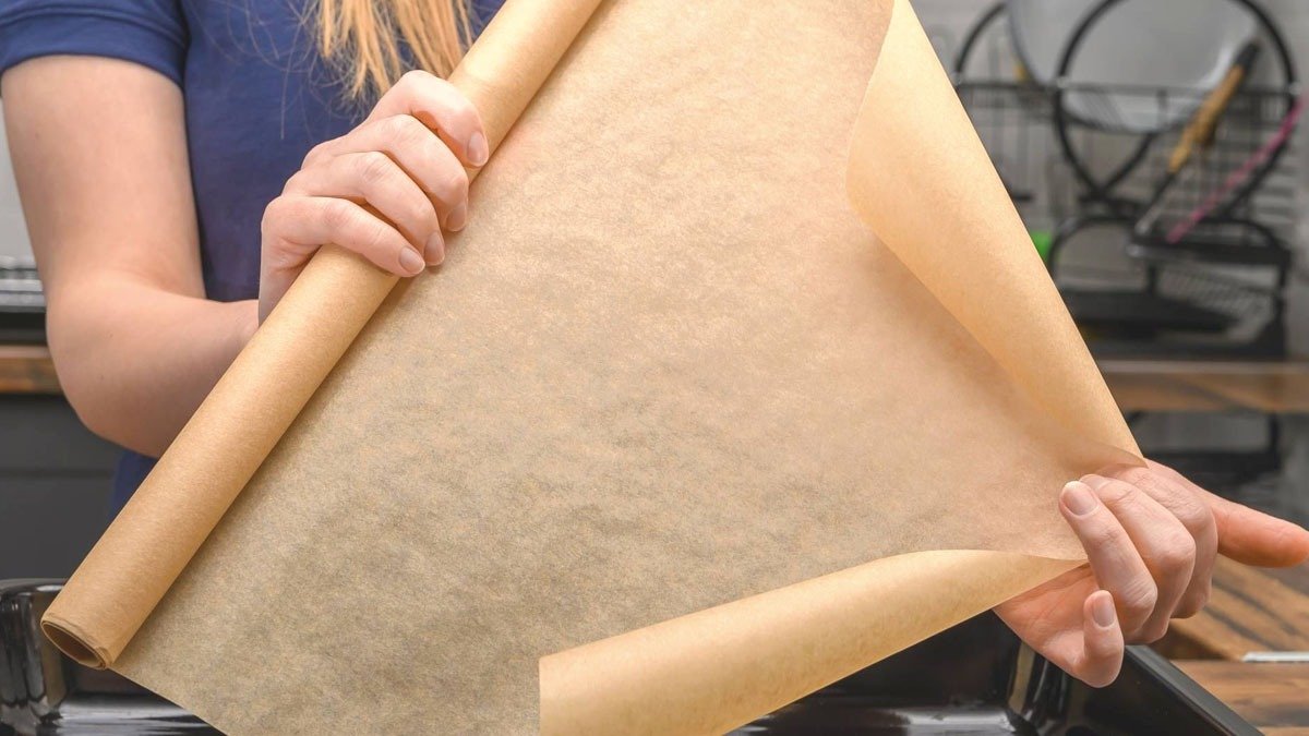 Odnesla jsem pečicí papír do koupelny. Řekla jsem, že tam nepatří, ale okamžitě jsem toho litovala