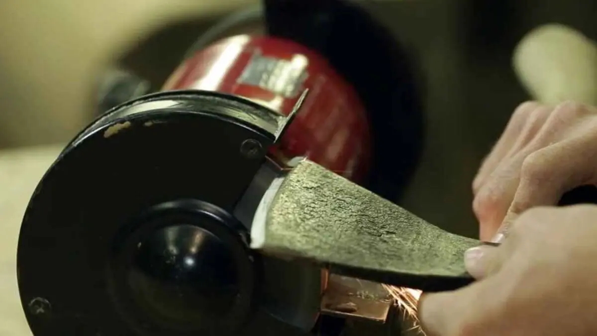 Sekera bude ostrá jako břitva jednoduchá technika domácího ostření bez návštěvy mistra