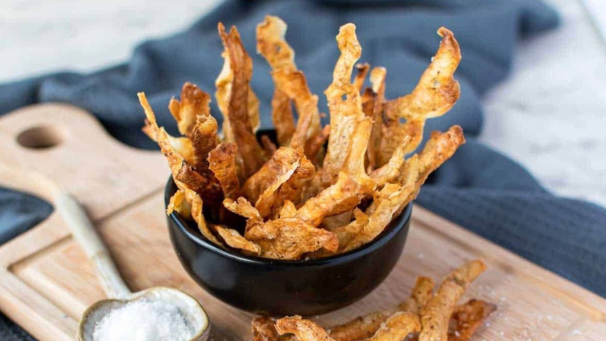 Češi to odřezávají, přitom je to nejlepší část oběda plná kolagenu. Když se připraví správně, křupe jako chipsy