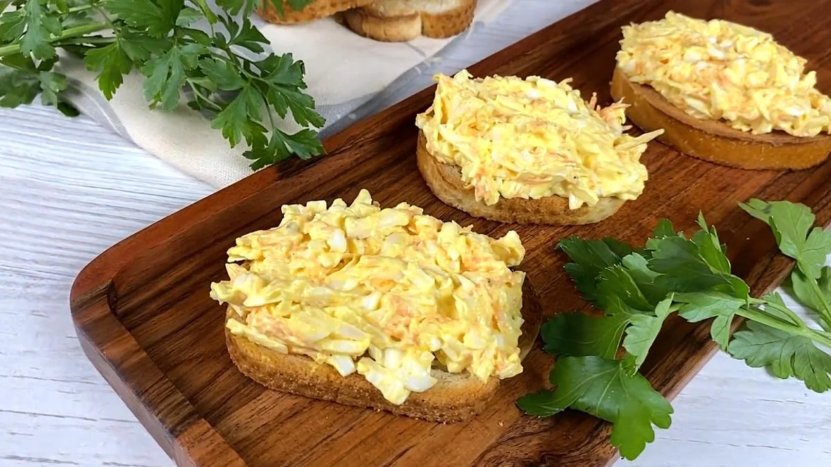 Lepší než paprika a paštika dohromady. Stačí zbytky z lednice a chuť vás doslova posadí