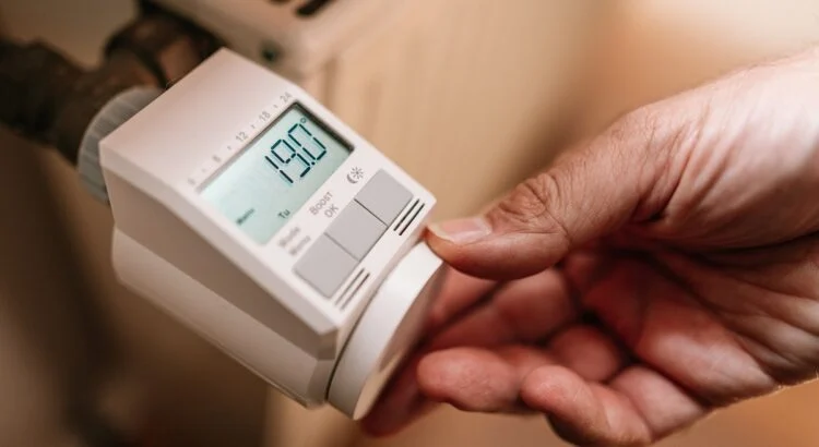 Topení: „19°C už je překonané“ – odborníci varují a uvádějí nové ideální teploty pro každou místnost