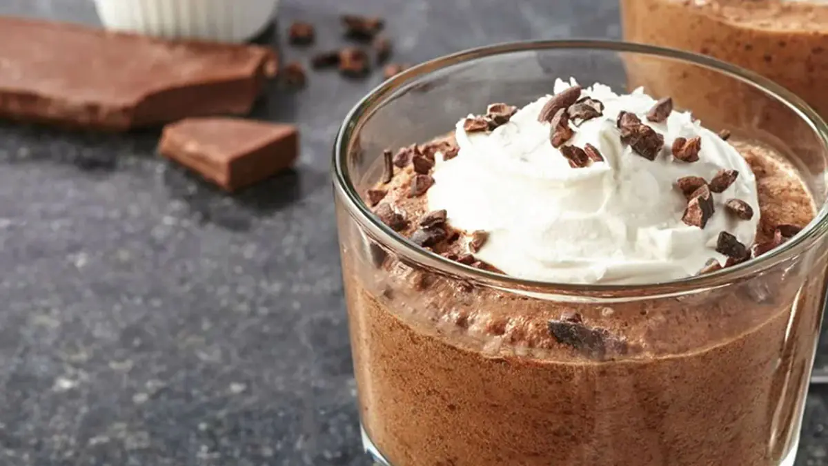 Vezmu sklenici instantní kávy a smíchám ji s mlékem: za pár minut mám lahodný dezertní krém