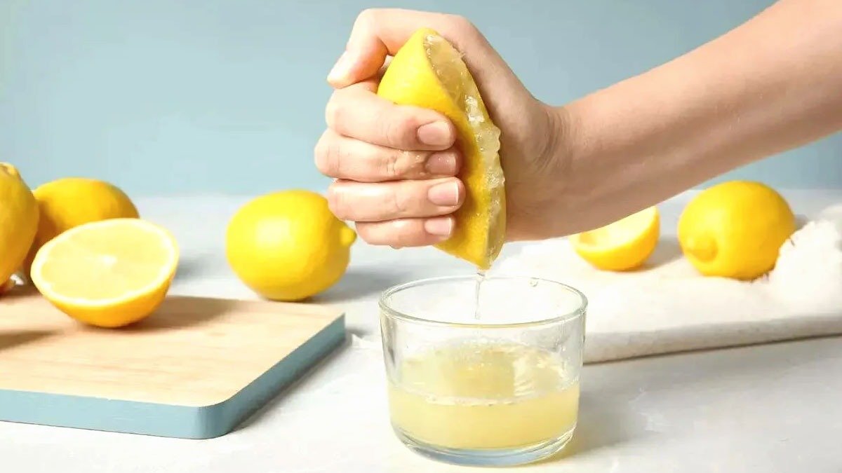 Plíseň ani vysychání citronům už nehrozí: jednoduchý trik, díky kterému se nekazí