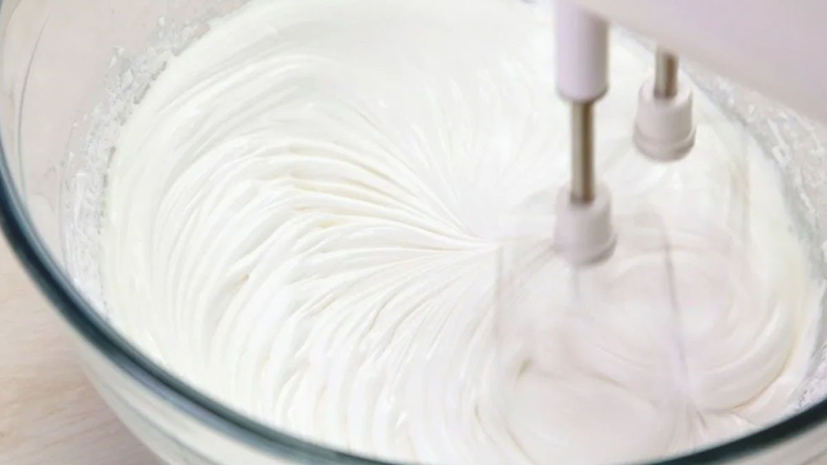 Vezmu sklenici instantní kávy a smíchám ji s mlékem: za pár minut mám lahodný dezertní krém