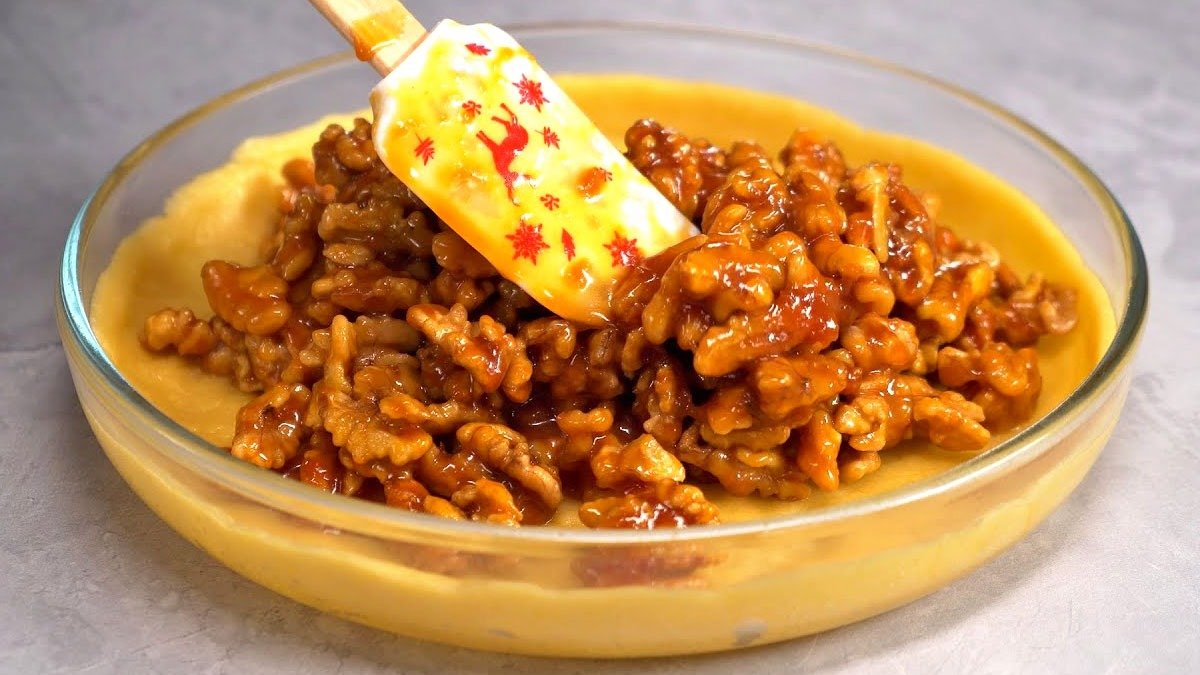 Tento botlichský koláč peču každý týden: dvouvrstvý s meruňkami a ořechy — jemný a voňavý