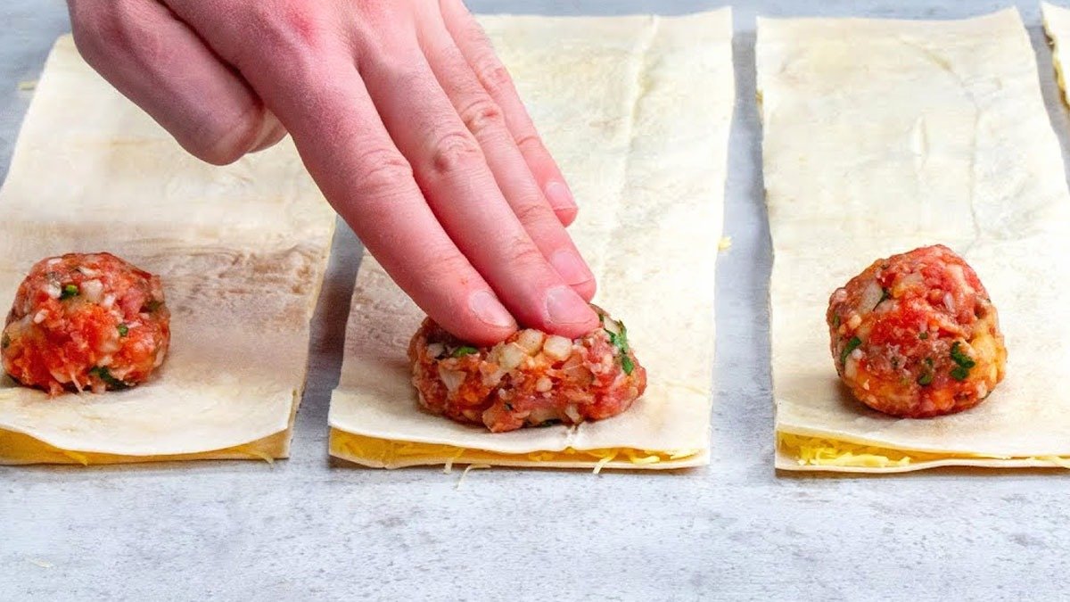 Pikantní svačina: listové kapsy s mletým masem a fetou