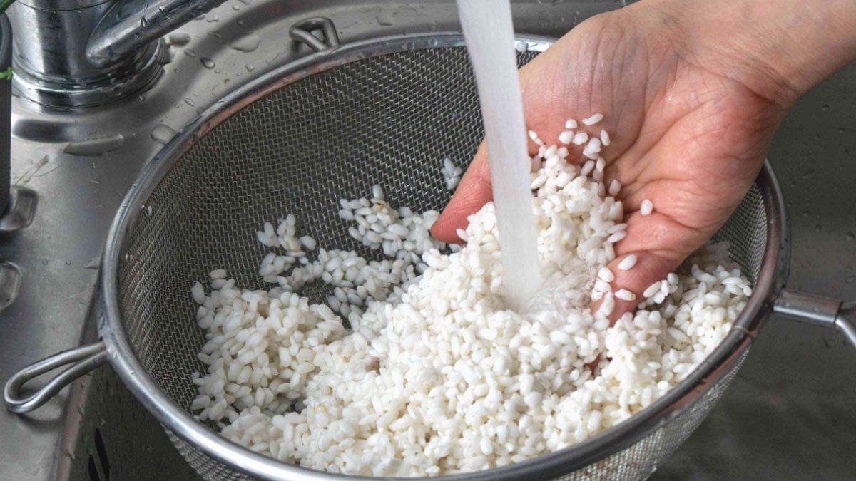 Měli bychom rýži mýt, nebo ne Jaký postup je nejlepší