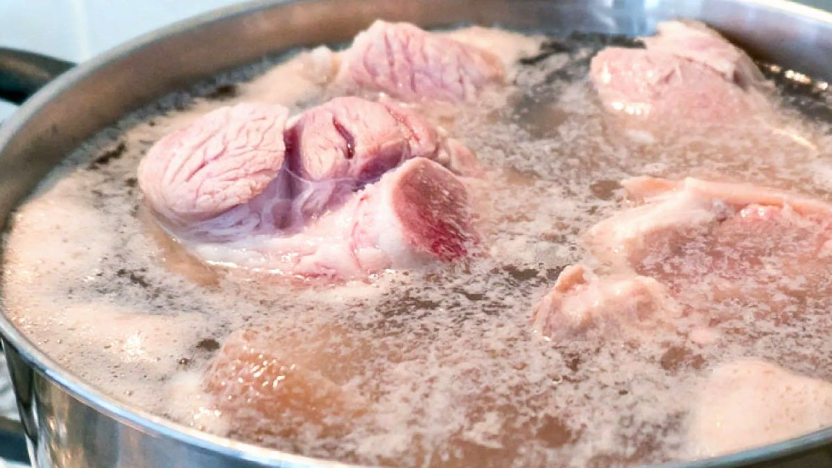 Hospodyňky staré školy nikdy nevaří maso bez tohoto předmětu: vždy je měkké a šťavnaté