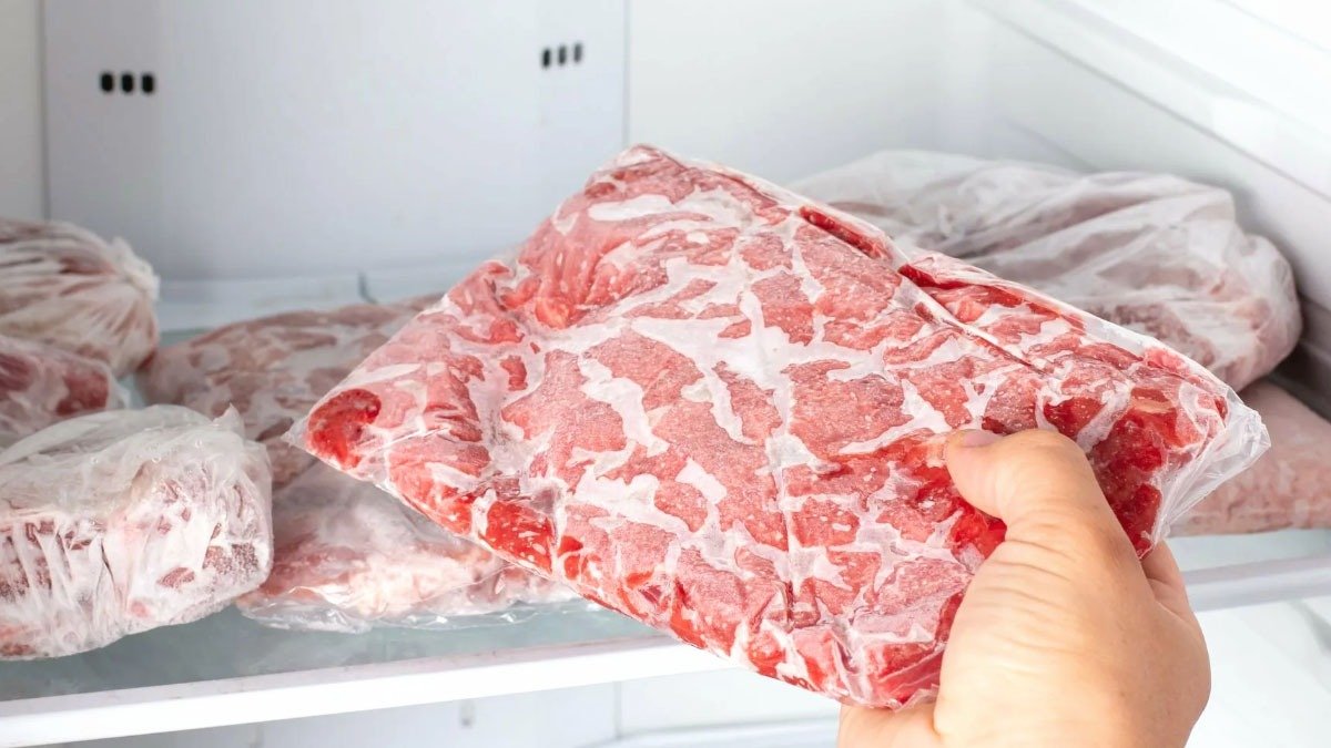 „90 % hospodyněk o tom neví“: i zmražené maso lze rozmrazit za pouhých 10 minut