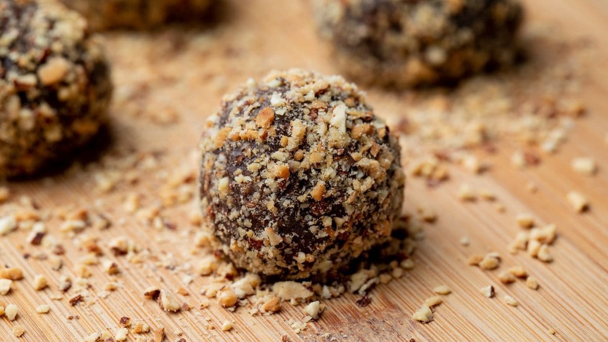 Datlové kuličky s tahini a ořechy – chutný a zdravý dezert za 5 minut