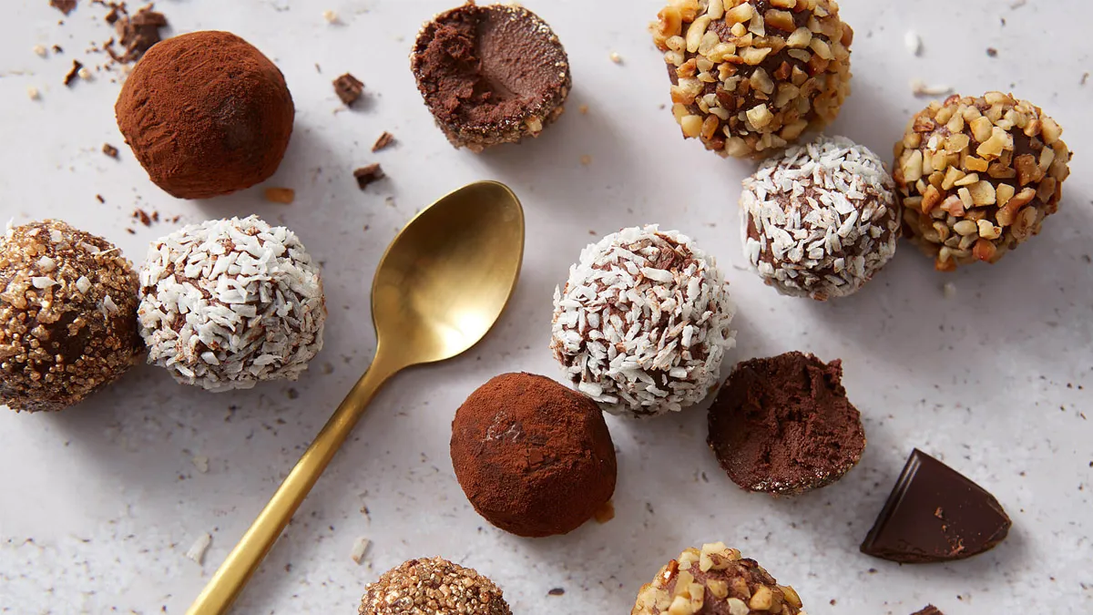 Datlové kuličky s tahini a ořechy – chutný a zdravý dezert za 5 minut