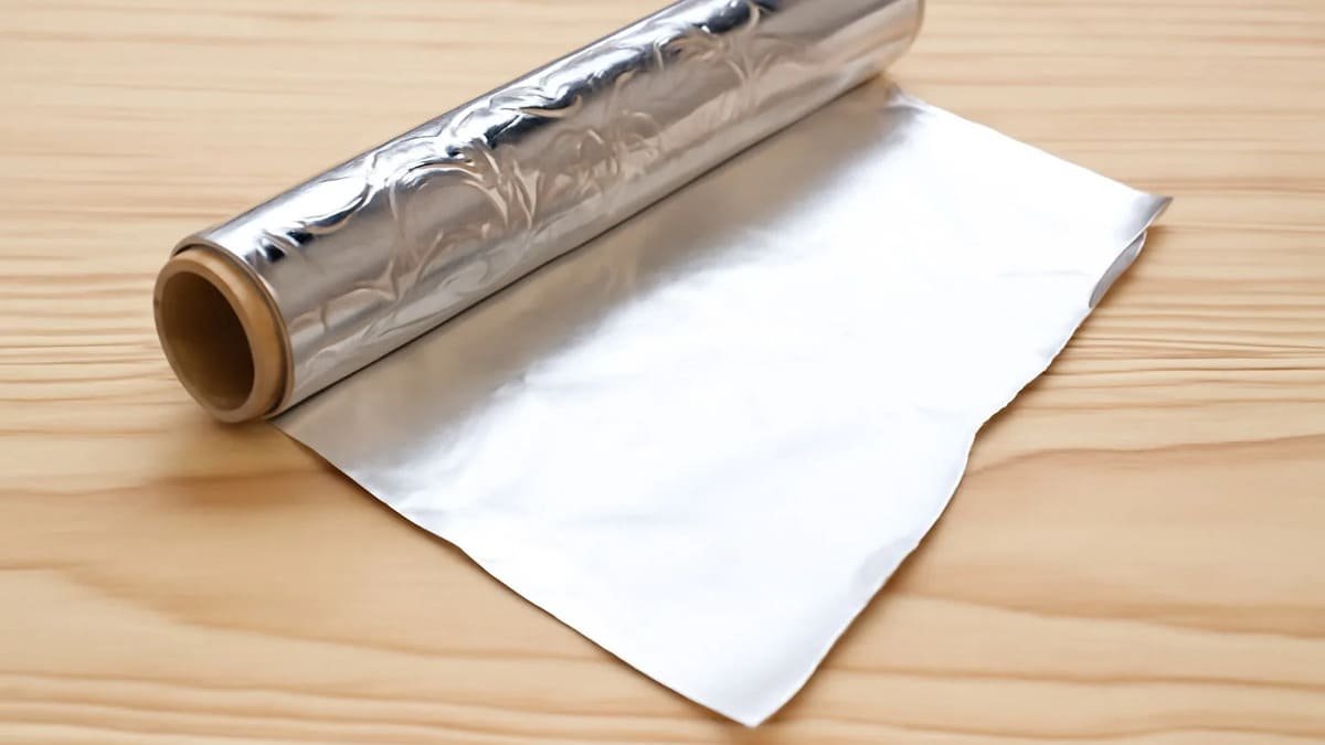 Při nesprávném použití to může být škodlivé. K pečení se hodí jen jedna strana hliníkové fólie