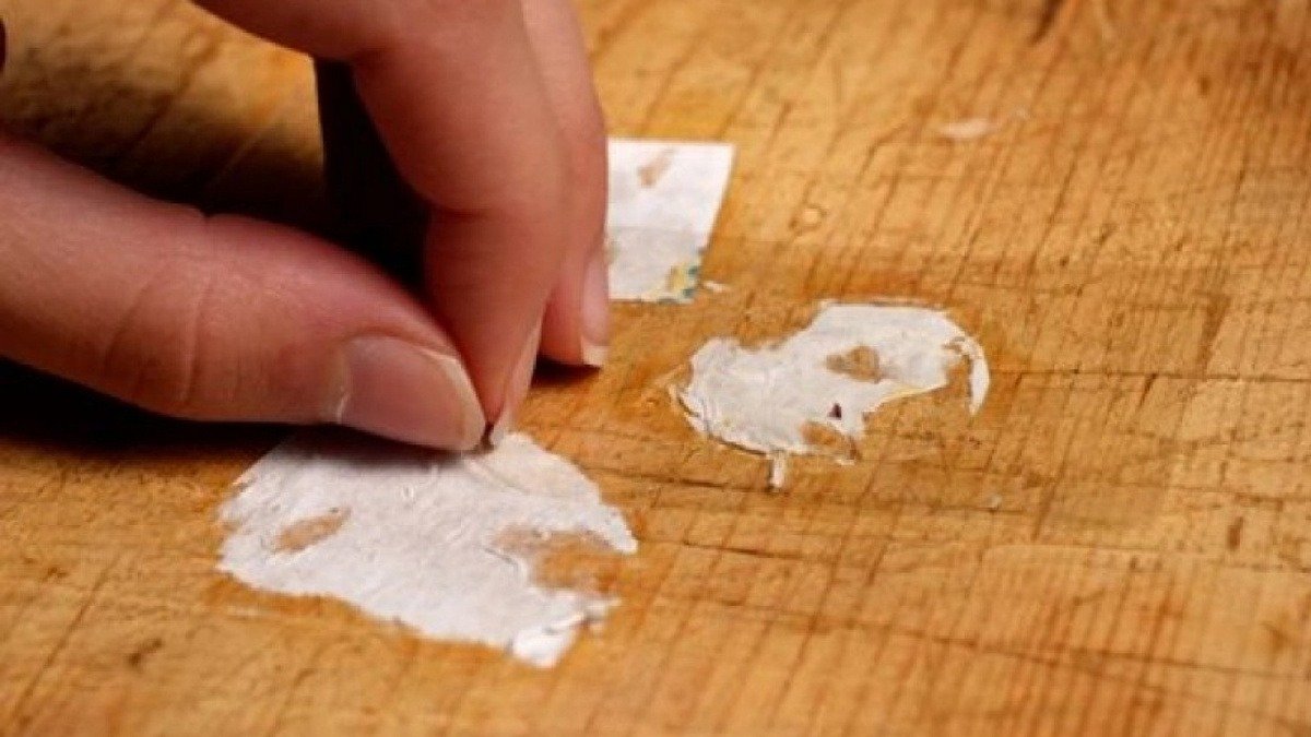 Jak snadno odstranit lepidlo z nálepky z nádobí a jiných povrchů