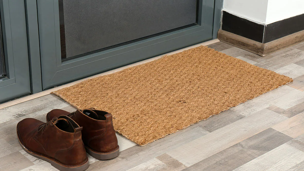 Nikdo už nedává rohožky před dveře v moderních interiérech je nahrazuje tento trend