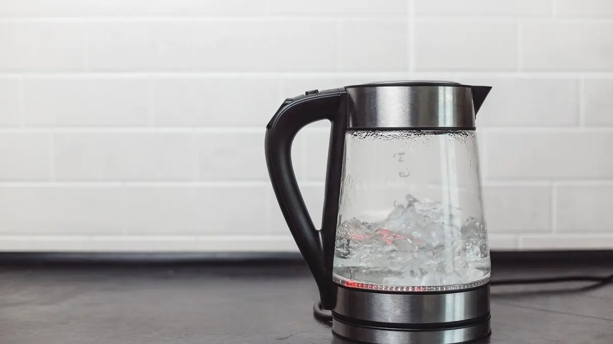 Přestal jsem lít kyselinu a ocet do konvice dozvěděl jsem se o levnějším a účinnějším způsobu odstranění vodního kamene