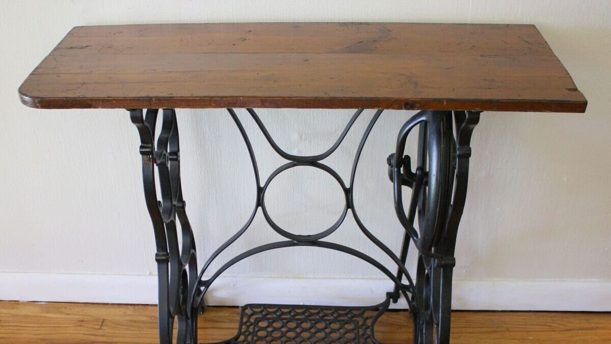 Pokud máte starý šicí stroj, vlastníte poklad: proč и jak ho recyklovat podle tohoto úžasného nápadu 2 Pokud máte starý šicí stroj, vlastníte poklad: proč и jak ho recyklovat podle tohoto úžasného nápadu