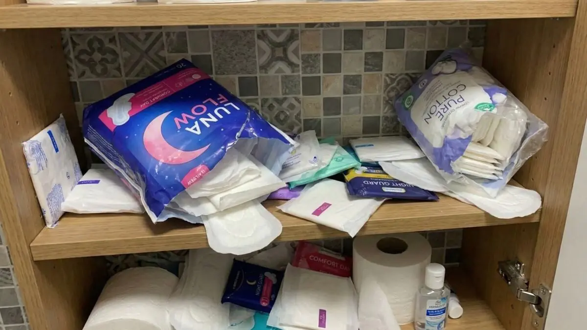 Nevyhazujte krabici od kapesníků, dejte ji „sem“ v koupelně... Proč jsem o tomhle skvělém nápadu nevěděl? 3 Nevyhazujte krabici od kapesníků, dejte ji „sem“ v koupelně... Proč jsem o tomhle skvělém nápadu nevěděl?