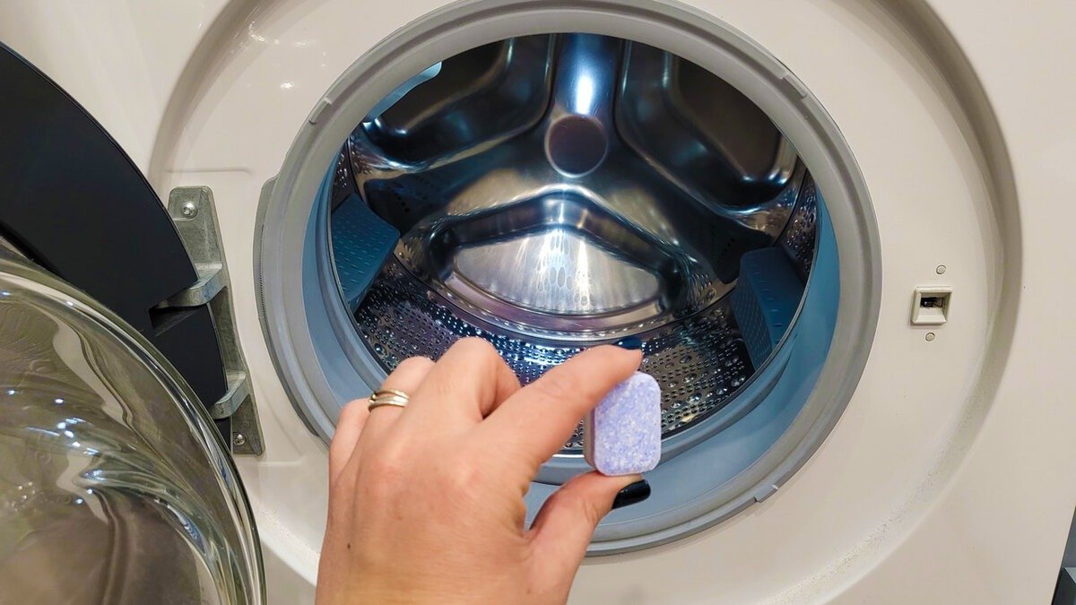 Tablety do myčky v koupelně? Tento trik vás zbaví špíny bez drhnutí